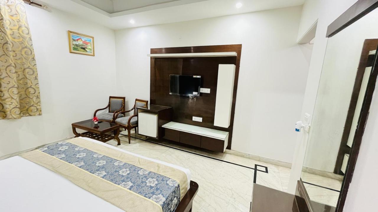 Hotel Starline Sector 28 Gurgaon Zewnętrze zdjęcie